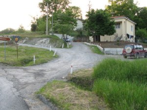 Seguite la macchina rossa...